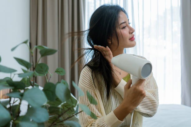 keramas saat haid, mitos menstruasi wanita, larangan saat menstruasi, keramas saat menstruasi aman tidak, tips mandi saat haid, fakta medis haid, perawatan diri saat haid, mitos perempuan, menjaga kebersihan saat haid, bolehkah keramas saat haid